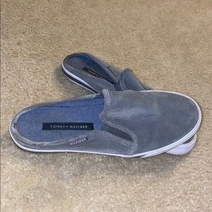 Tommy Hilfiger slide on’s. Size 8